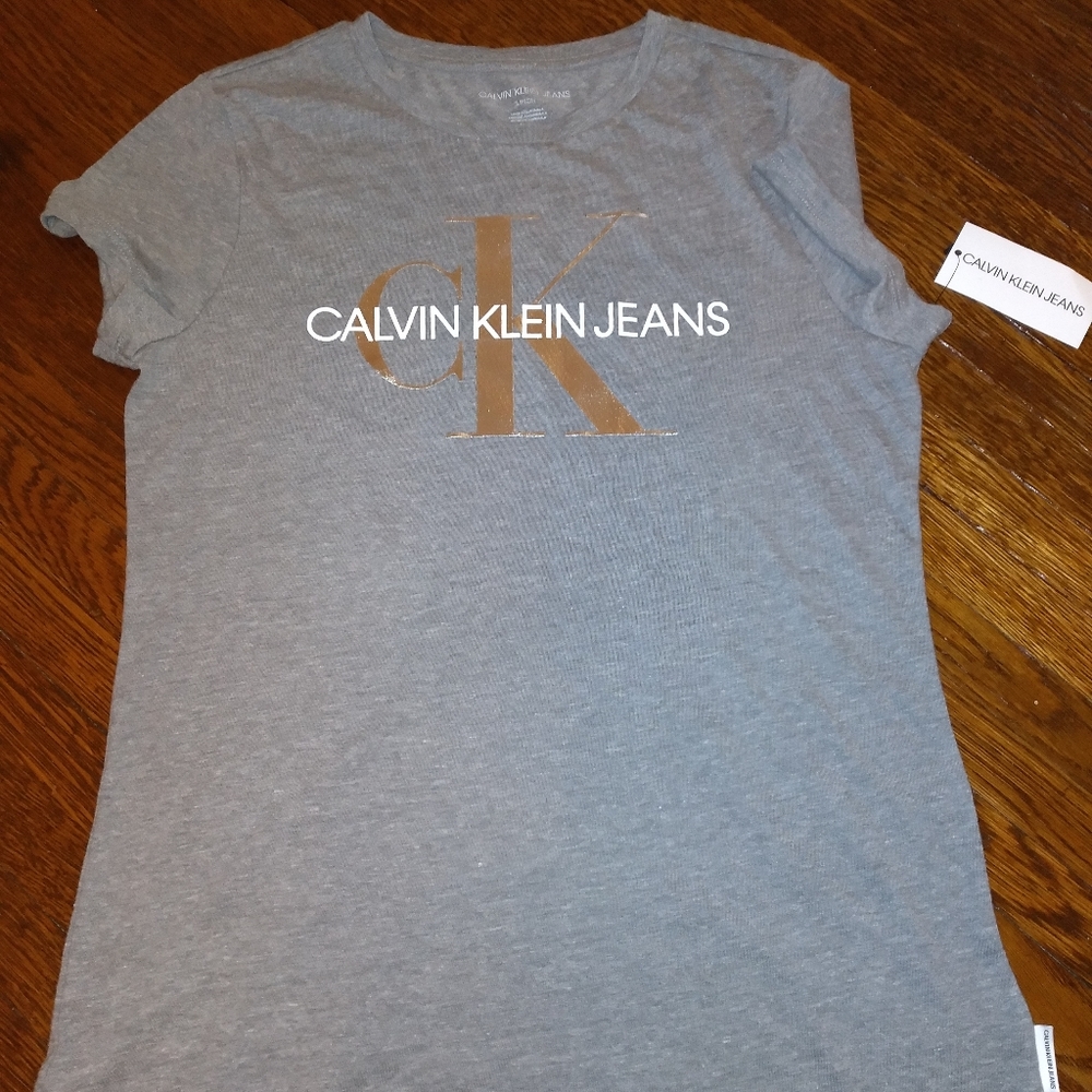 NWT Gray Calvin Klein t-shirt!